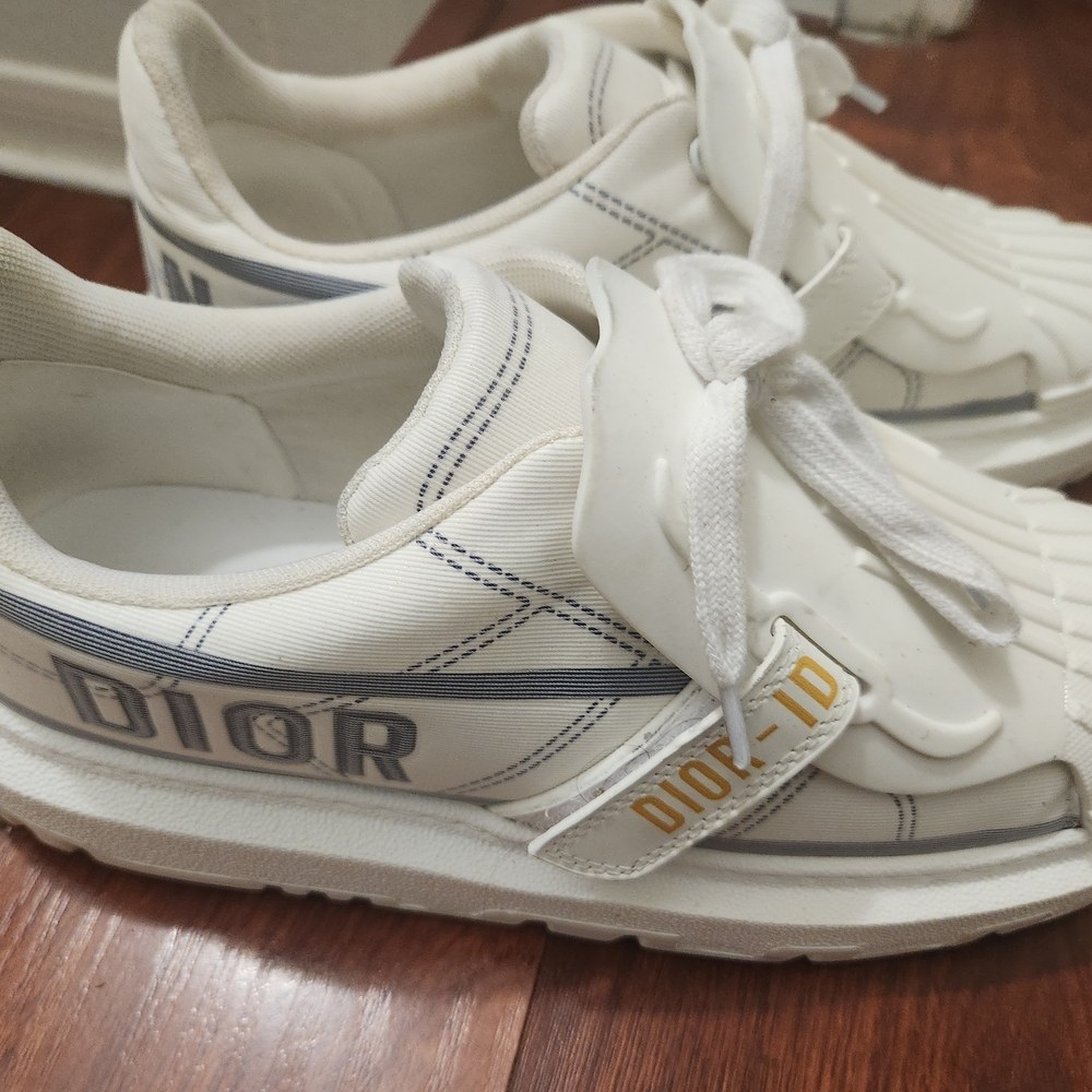 Dior White Sneakers Luxury Low-Top Design